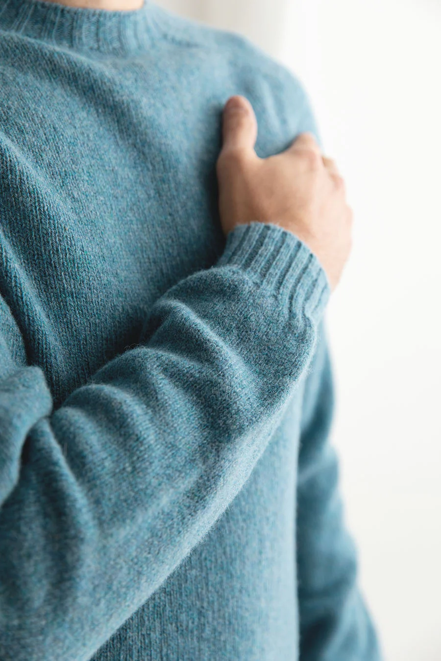 Mens Seamless Saddle Shoulder Shetland Jumper - Light Teal - Image 5